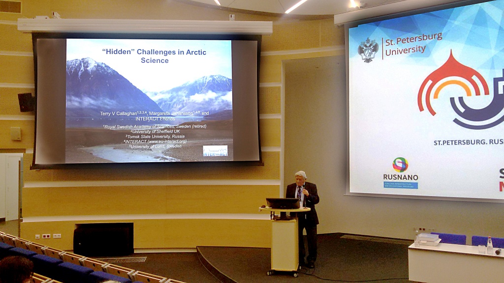 Профессор ТГУ и Университета Шеффилда (Великобритания) Терри Каллаган выступает на конгрессе Университета Арктики