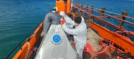 Учёные ТГУ и водолазы Морспасслужбы испытали устройство для сбора мазута